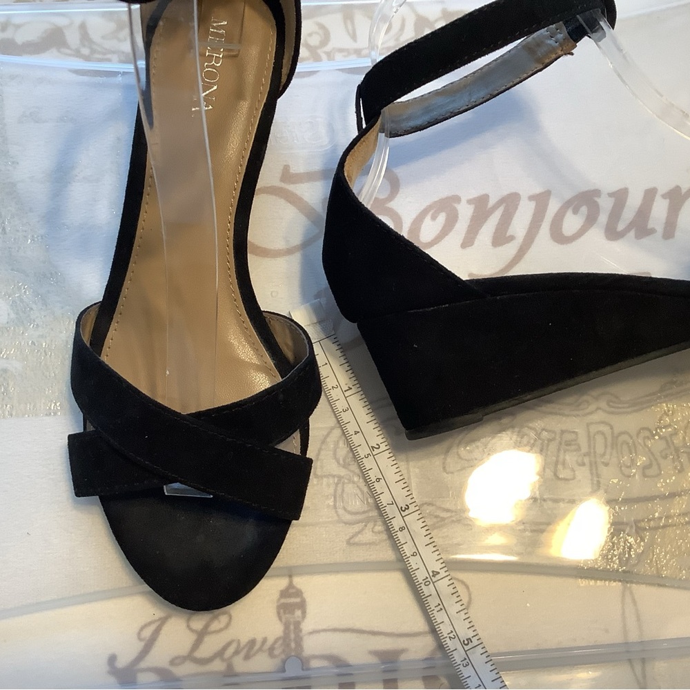 Ladies Merona black low heel wedge sandals - Picture 5 of 5